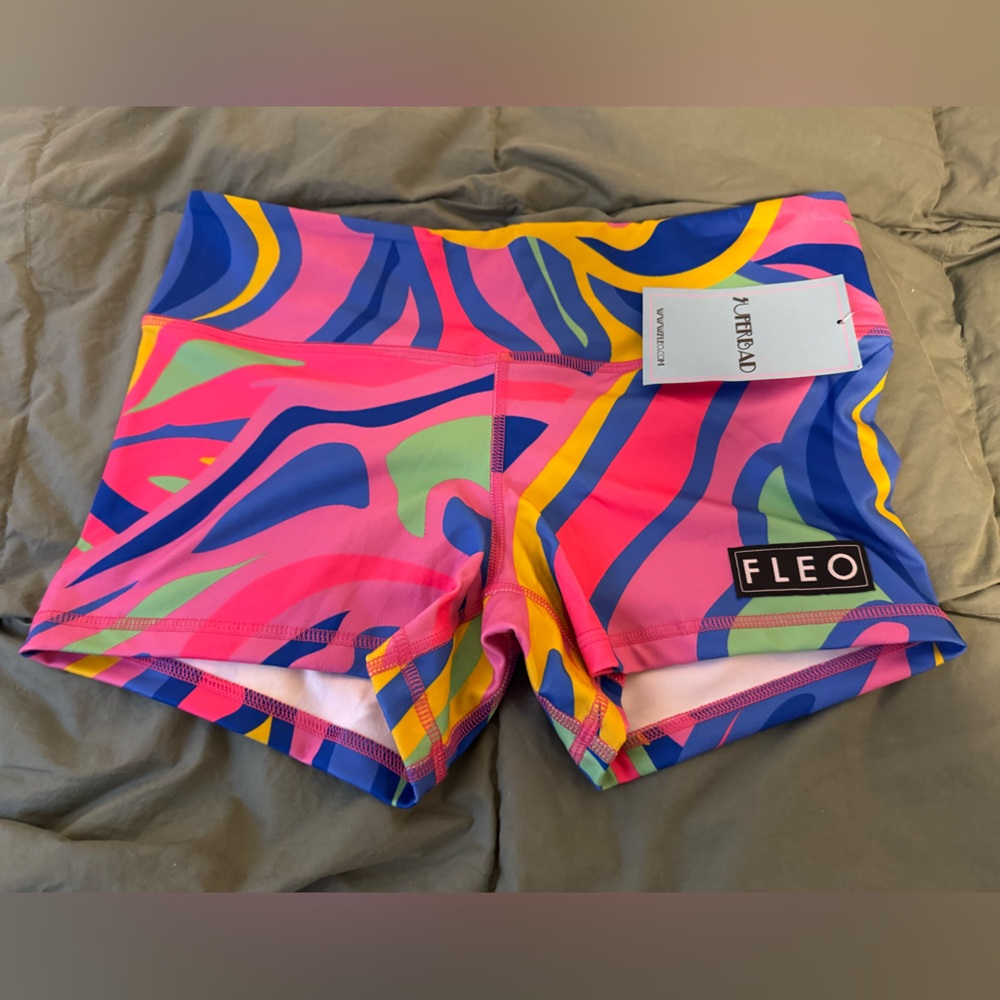 Fleo Women's NWT sz M psychedelic pink